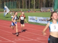 Essi_kurkottamassa_maaliin-36919